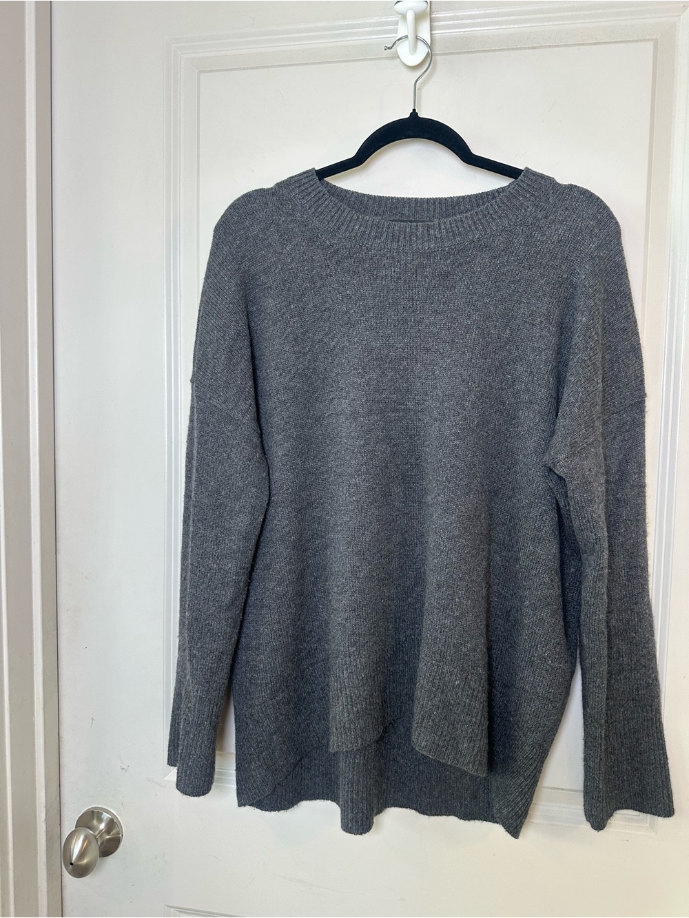 THEORY 100% Cashmere Soft Quiet Luxury Gray Crew Neck Sweater, Small